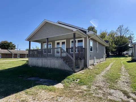 314 W Dale St, Oakland City, IN 47660