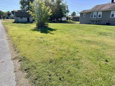310 W Dale St, Oakland City, IN 47660