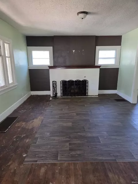 Living - 1316 E Main St, Muncie, IN 47305 photo 1 of 2
