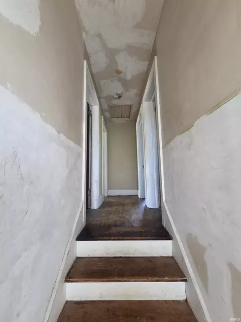 Entry Way - 1316 E Main St, Muncie, IN 47305 photo 3 of 3