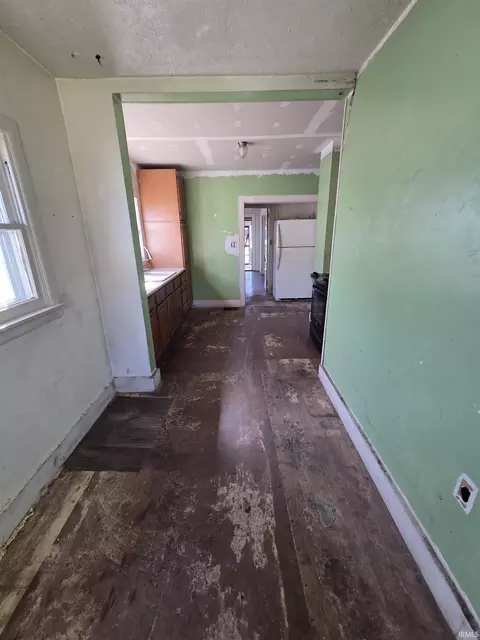 Entry Way - 1316 E Main St, Muncie, IN 47305 photo 2 of 3