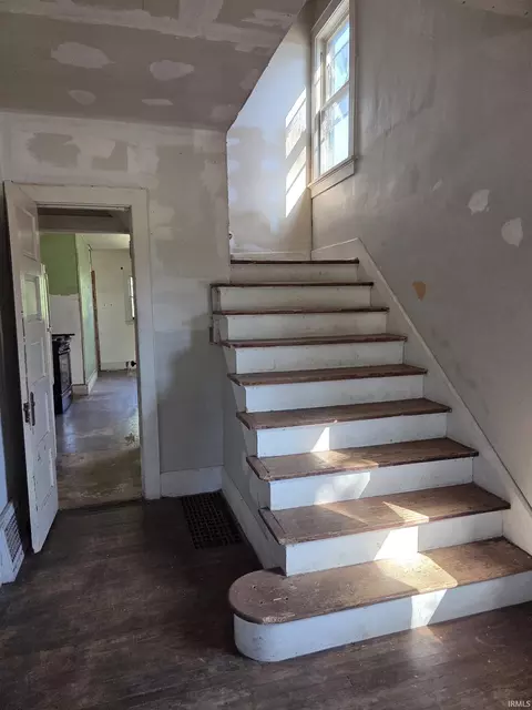 Entry Way - 1316 E Main St, Muncie, IN 47305 photo 1 of 3