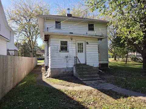 Exterior - 1316 E Main St, Muncie, IN 47305 photo 2 of 2