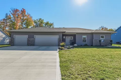 988 E Hawthorn Ln, Columbia City, IN 46725