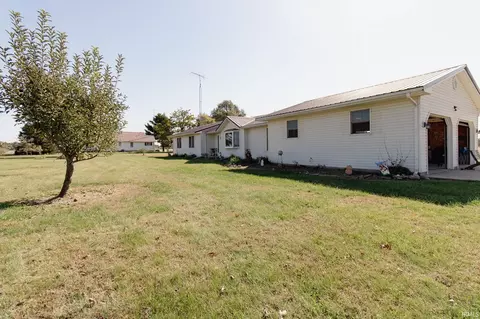 Exterior - 8287 E Bethel Ln, Calhoun, IL 62419 photo 2 of 13