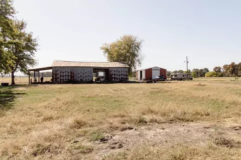Exterior - 8287 E Bethel Ln, Calhoun, IL 62419 photo 9 of 13