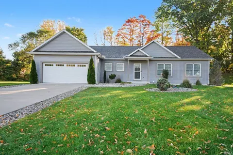53440 Wallace Ln, South Bend, IN 46635