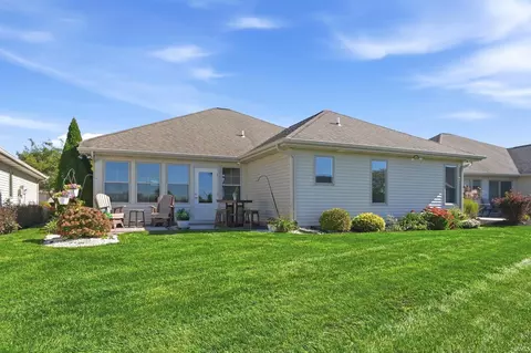 9513 Courtyard Cv, Fort Wayne, IN 46825
