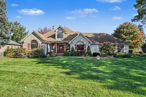 59390 High Pointe Dr, South Bend, IN 46614