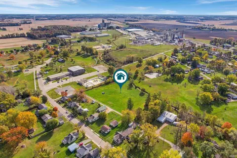 Auburn Street, Dunkirk, IN 47336 | MLS# 202644431 | 12 Photos - Movoto