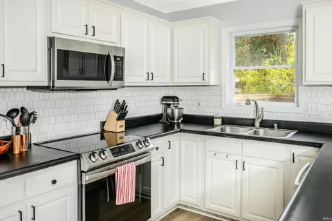 Kitchen - 4504 E Compton Blvd, Bloomington, IN 47401 photo 3 of 5