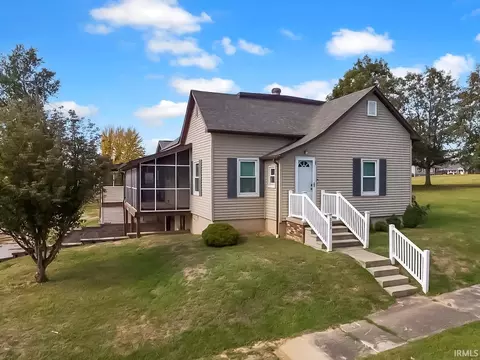 226 N Mulberry St, Oakland City, IN 47660