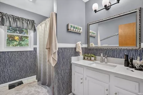 Bath - 50945 Pine Meadows Dr, Granger, IN 46530 photo 1 of 2