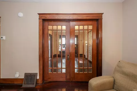 Entry Way - 1309 Home Ave, Fort Wayne, IN 46807 photo 3 of 9