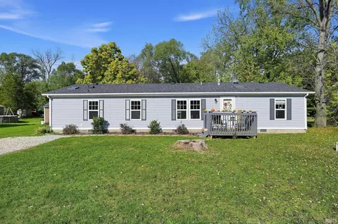 10831 Curtis St, Osceola, IN 46561