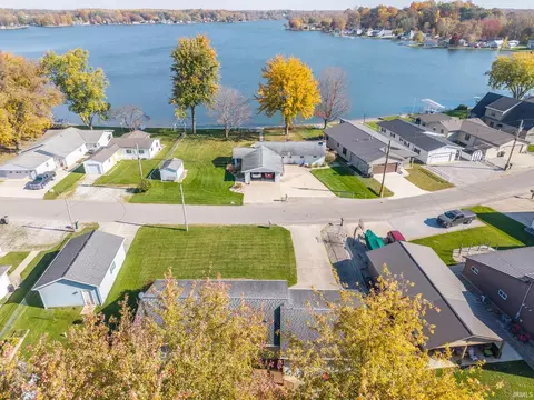 7780 S 140 E Rd, Wolcottville, IN 46795