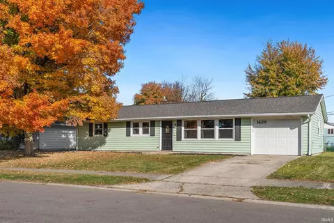 1429 Dundee Dr, New Haven, IN 46774