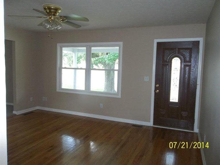 607 Mitchell, Salem, IN 47167 photo 11
