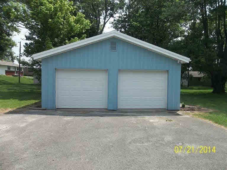 607 Mitchell, Salem, IN 47167 photo 2