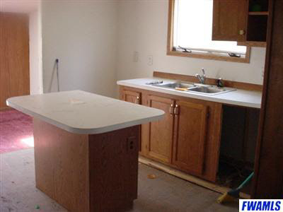 116 W Cherry St, Butler, IN 46721 photo 3