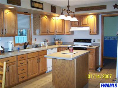 1404 S Lee St, Garrett, IN 46738 photo 2