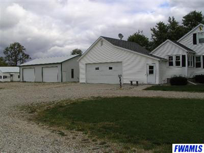 917 E Main St, Berne, IN 46711 photo 3
