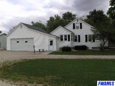 917 E Main St, Berne, IN 46711 photo 2