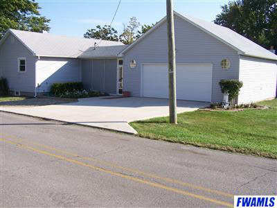 204 Hocker St, Monroe, IN 46772 photo 2