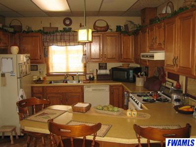 305 E Silver, Bluffton, IN 46714 photo 3