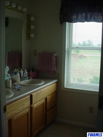 1326 Yoderstrasse, Berne, IN 46711 photo 4