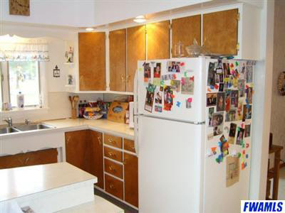 617 E Water St, Berne, IN 46711 photo 6