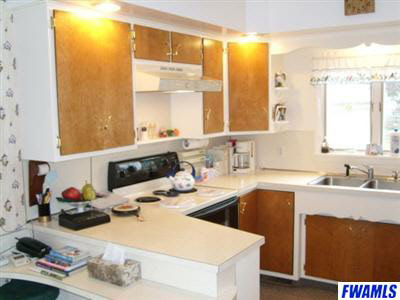617 E Water St, Berne, IN 46711 photo 5