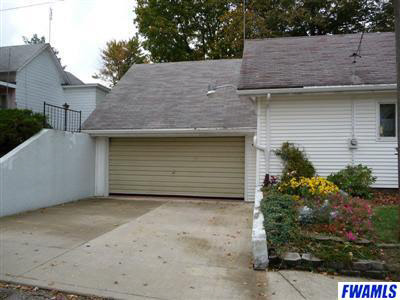 228 E Cherry St, Bluffton, IN 46714 photo 9
