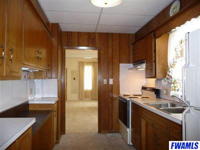 228 E Cherry St, Bluffton, IN 46714 photo 3