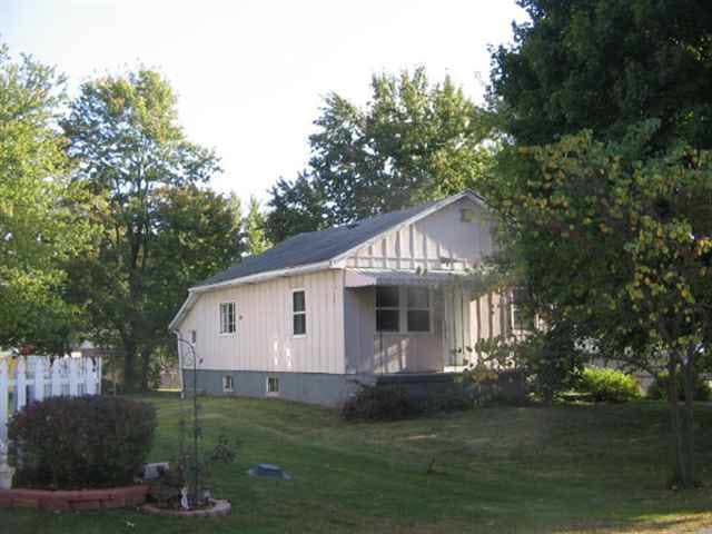 203 E Park St, Colfax, IN 46035 photo 1