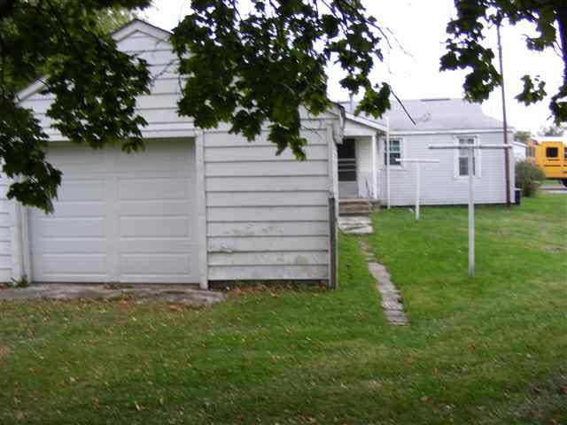 955 Central Ave, Frankfort, IN 46041 photo 2
