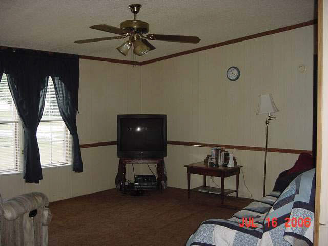 201 E Franklin St, Colfax, IN 46035 photo 5