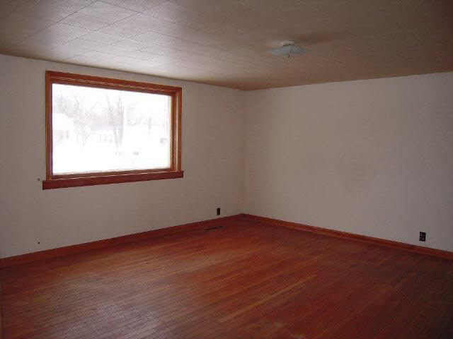 906 E 8th St, Fowler, IN 47944 photo 5