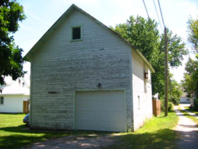 307 E Main St, Flora, IN 46929 photo 8