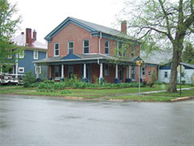 802 4th St, Covington, IN 47932 photo 1