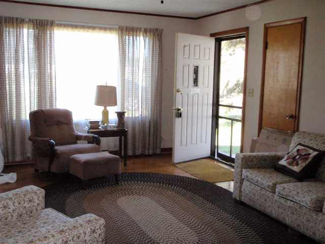439 E Fourth St, Williamsport, IN 47993 photo 2