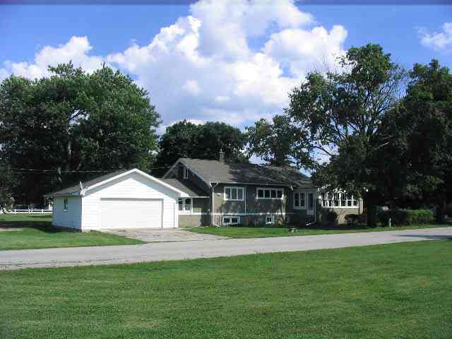 402 E Walnut St, Chalmers, IN 47929 photo 1