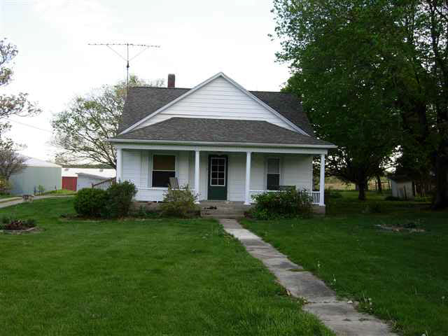 267 W Briscoe Rd, Williamsport, IN 47993 photo 3