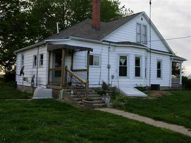 267 W Briscoe Rd, Williamsport, IN 47993 photo 4