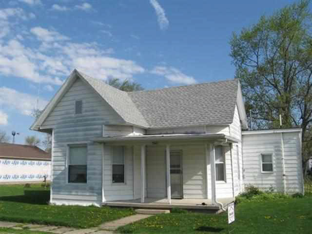 506 W Johnson St, Wolcott, IN 47995 photo 1