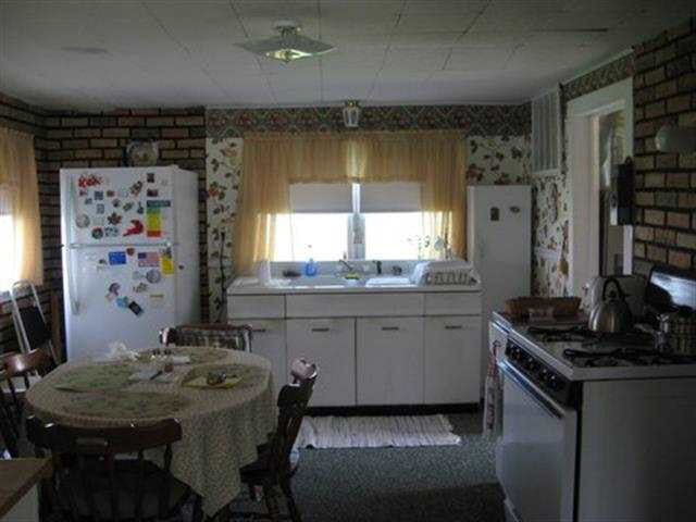 506 W Johnson St, Wolcott, IN 47995 photo 6