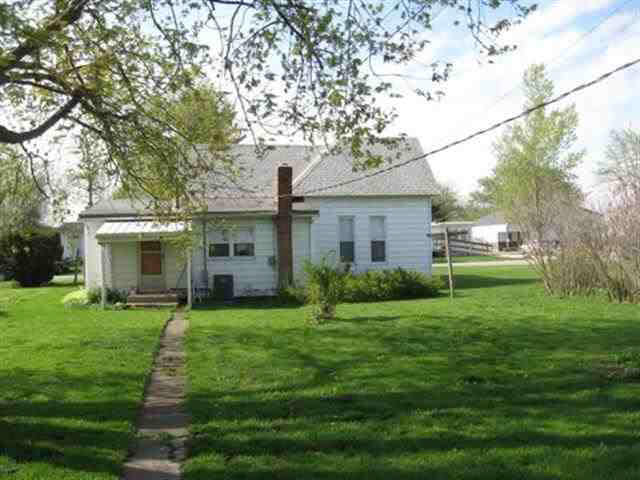 506 W Johnson St, Wolcott, IN 47995 photo 5