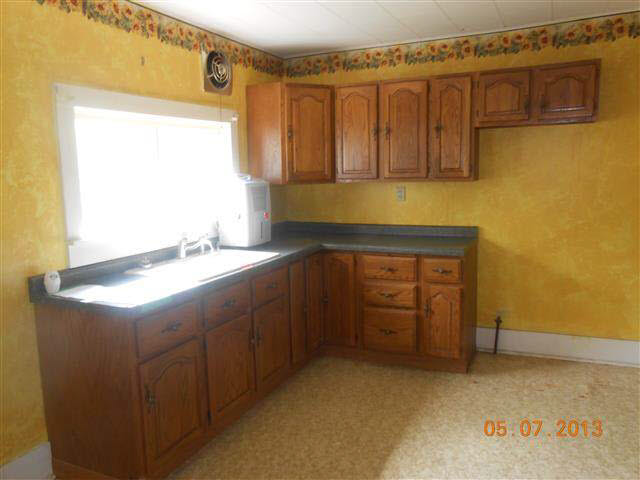 119 Hickory St, Williamsport, IN 47993 photo 5