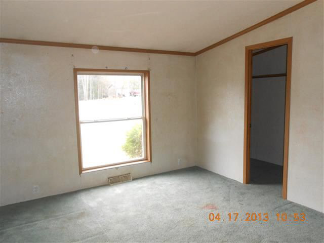 4831 E 1068 N, Demotte, IN 46310 photo 8