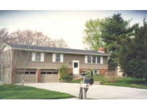 805 Eddington Ct, Bloomington, IN 47401 photo 2